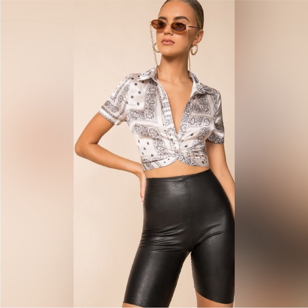 Superdown Twist Front Top